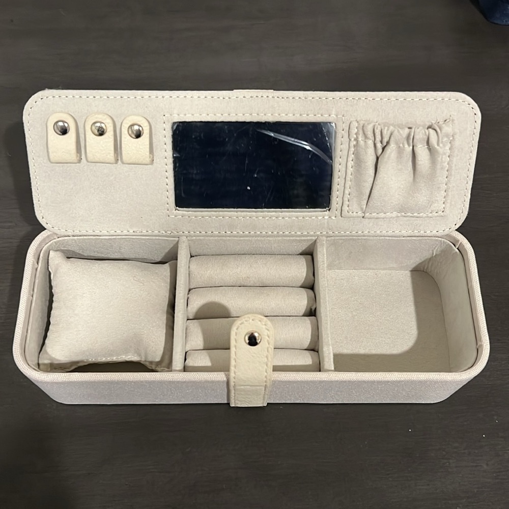 BEIS Cream Travel Organizer - Picture 2 of 2